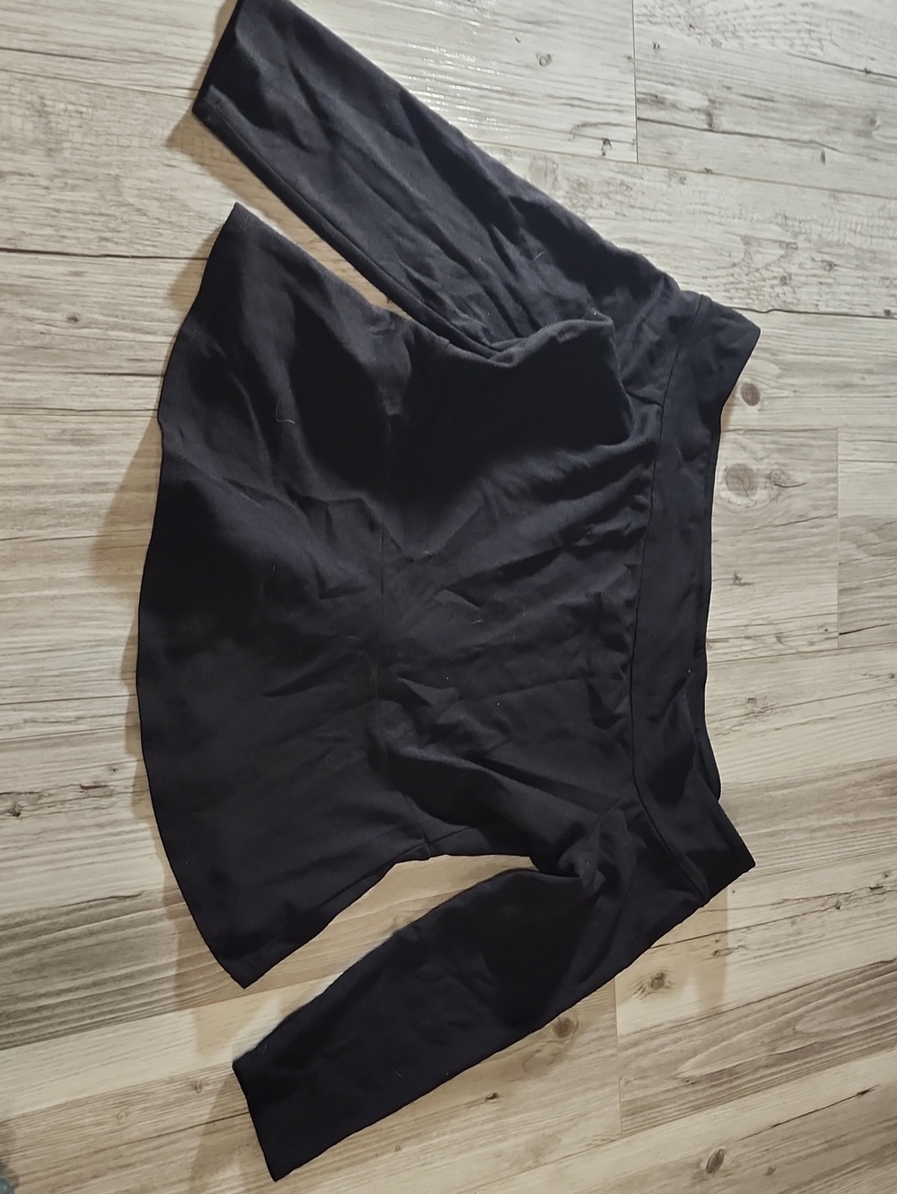 BCBGMaxAzria Black Long Sleeve Crewneck Top